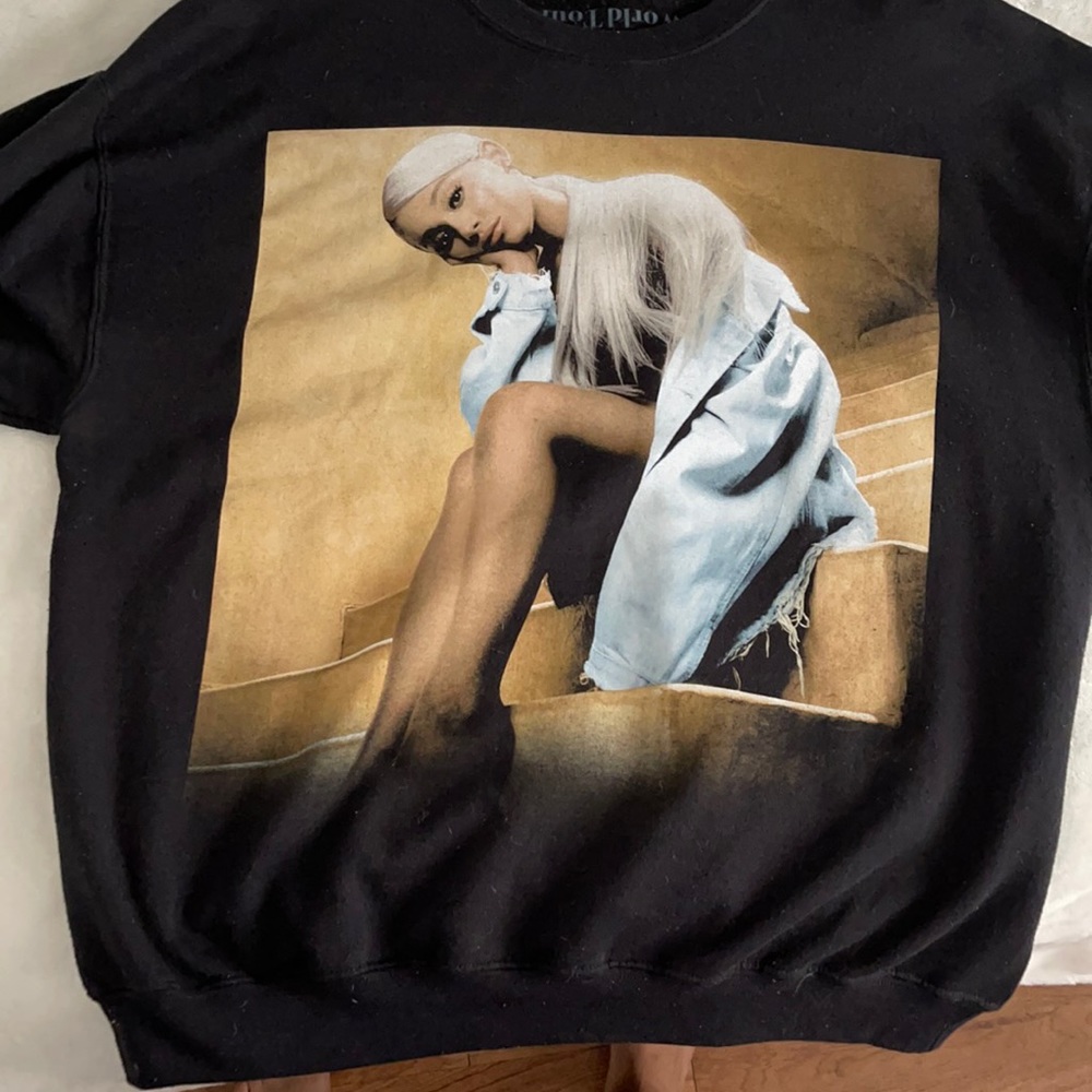 ARIANA GRANDE SWEETENER MERCH